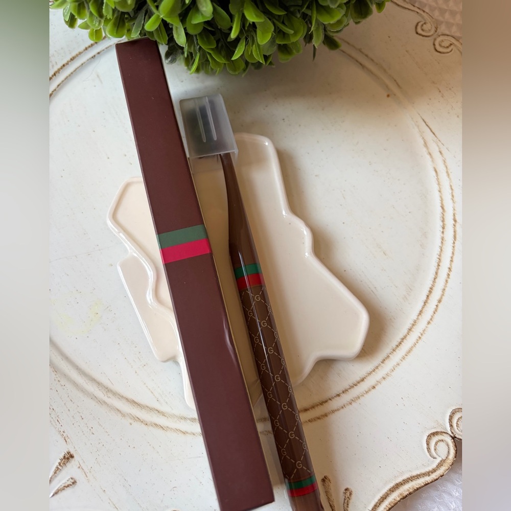 Full size Brown Toothbrush with protective cover NIB